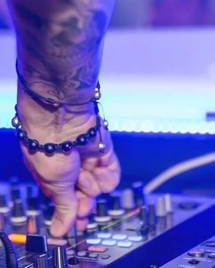 Live concert by Yoi Toki